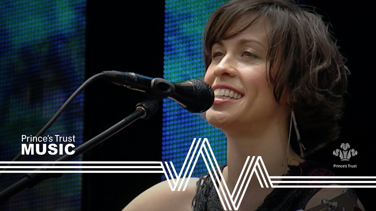 Alanis Morissette - Head Over Feet - Unplugged (The Prince's Trust Party In The Park 2004)