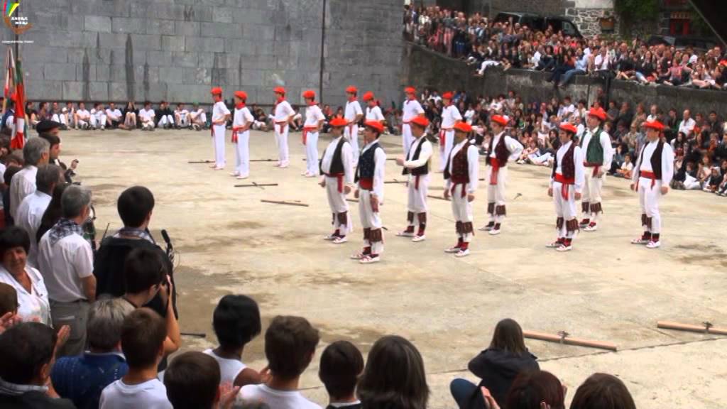 Ezpata-dantza eta Dantzari-dantza San Tiburtzio egunean Leitzan. 2014-8-11