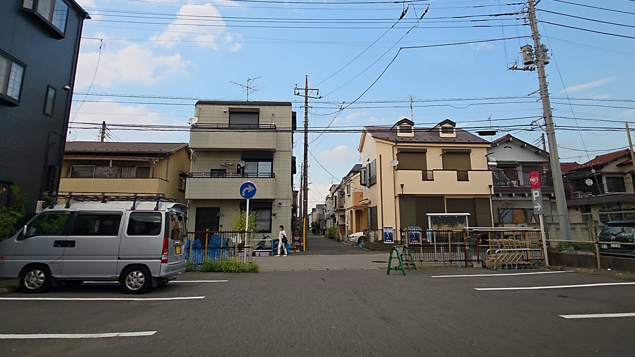 ベルクス 北松戸店ｰ複合店ｰ『平面』駐車場出口から｜松戸市 栄町 スーパーマーケット