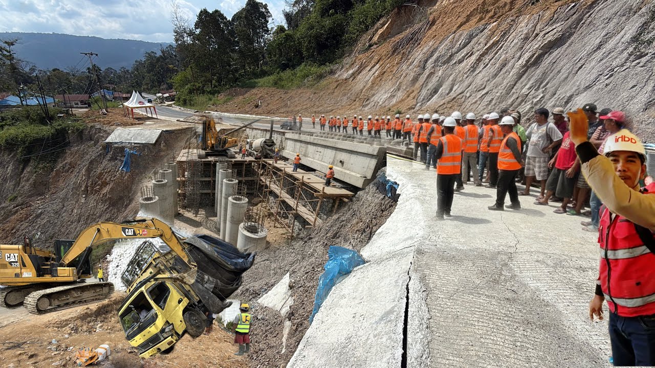 BERUNTUNG‼️TRUK TERGULING DI LOKASI BOREPILE || TIM PROYEK BANTU EVAKUASI !!