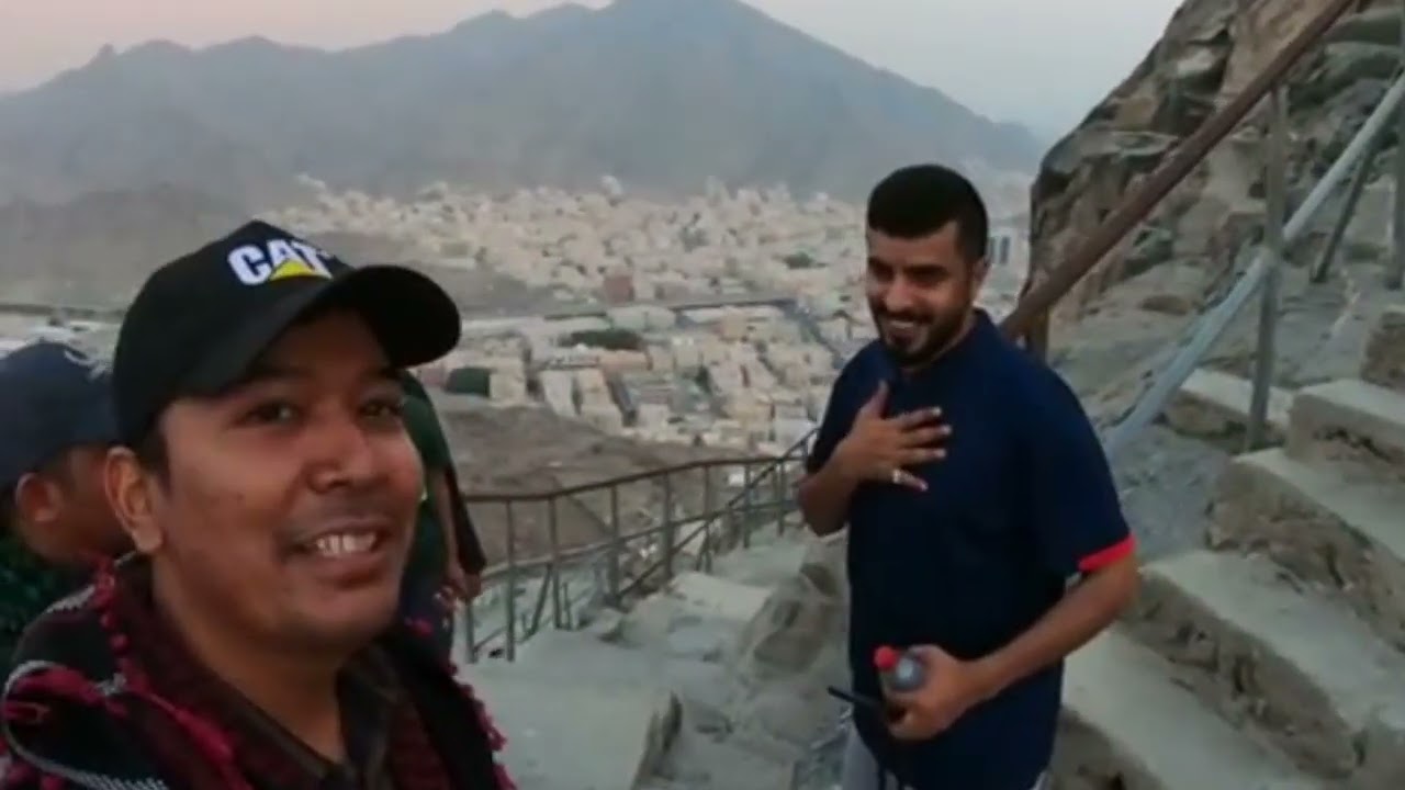 Mendaki Gunung Tsuur Di Makkah