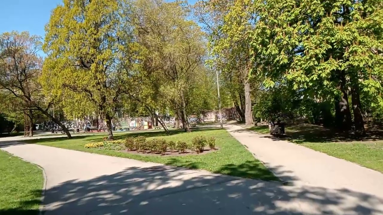 Маленький парк у Винного Заводика Riga