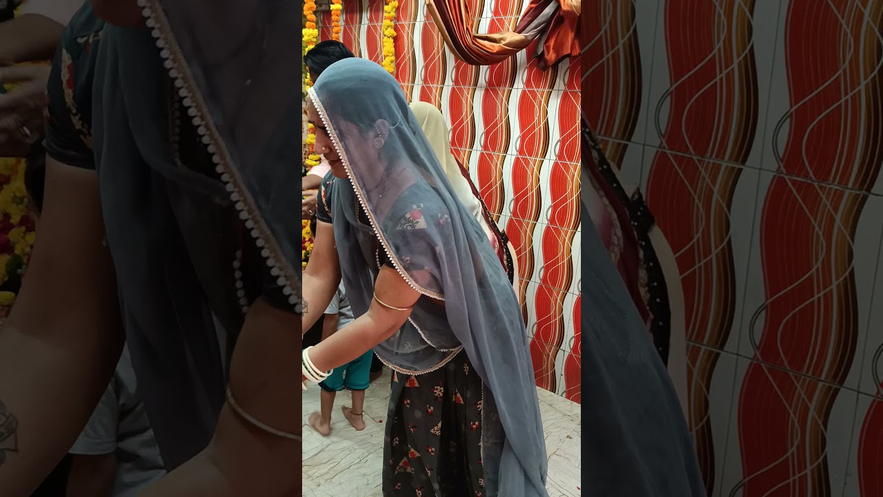 देवा जी गुर्जर कोटा और उनकी पत्नी शनि महाराज के दर्शन करते हुए रावतभाटा
