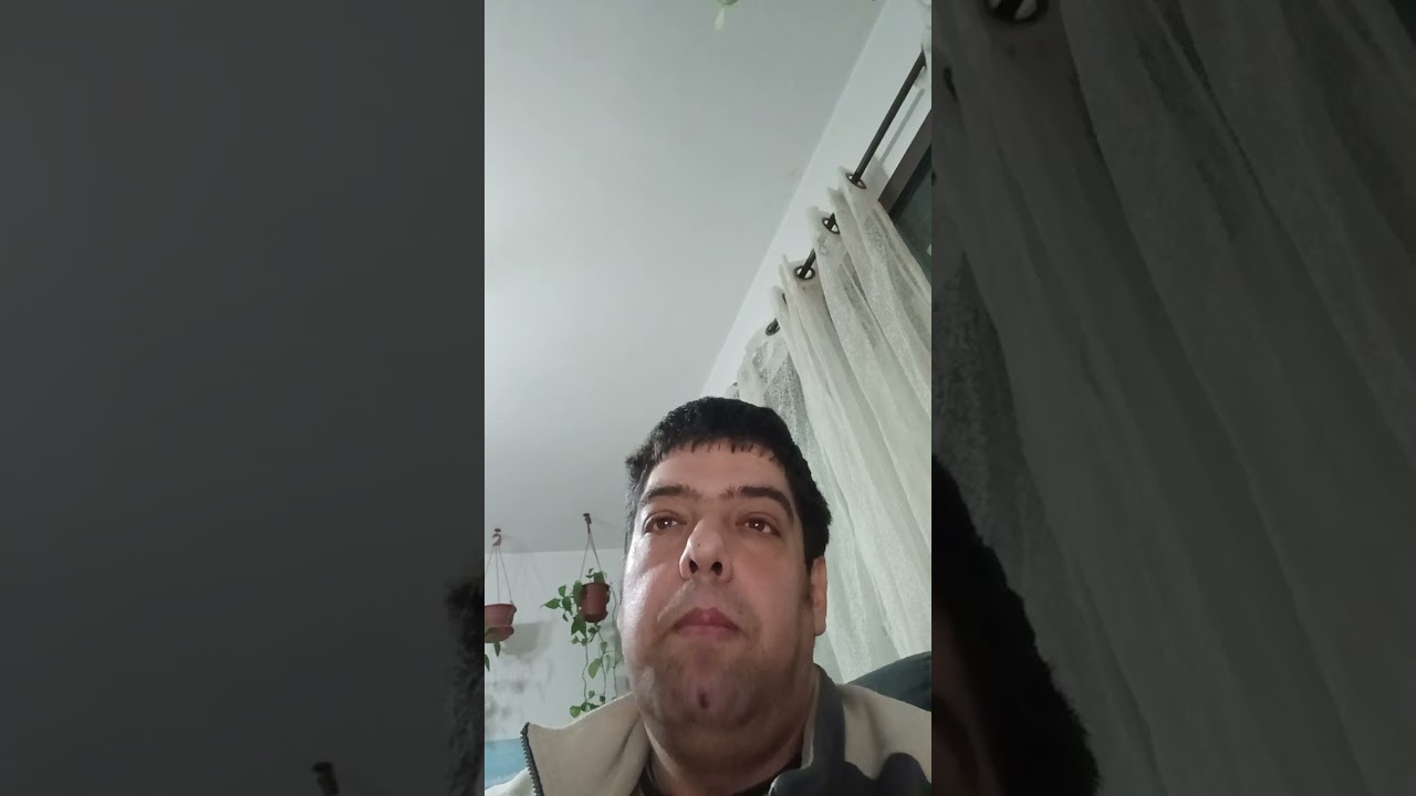 אירוניה מול פאתוס השוואת הביצועים של אלברשטיין וטולדנו לשיר שחמט