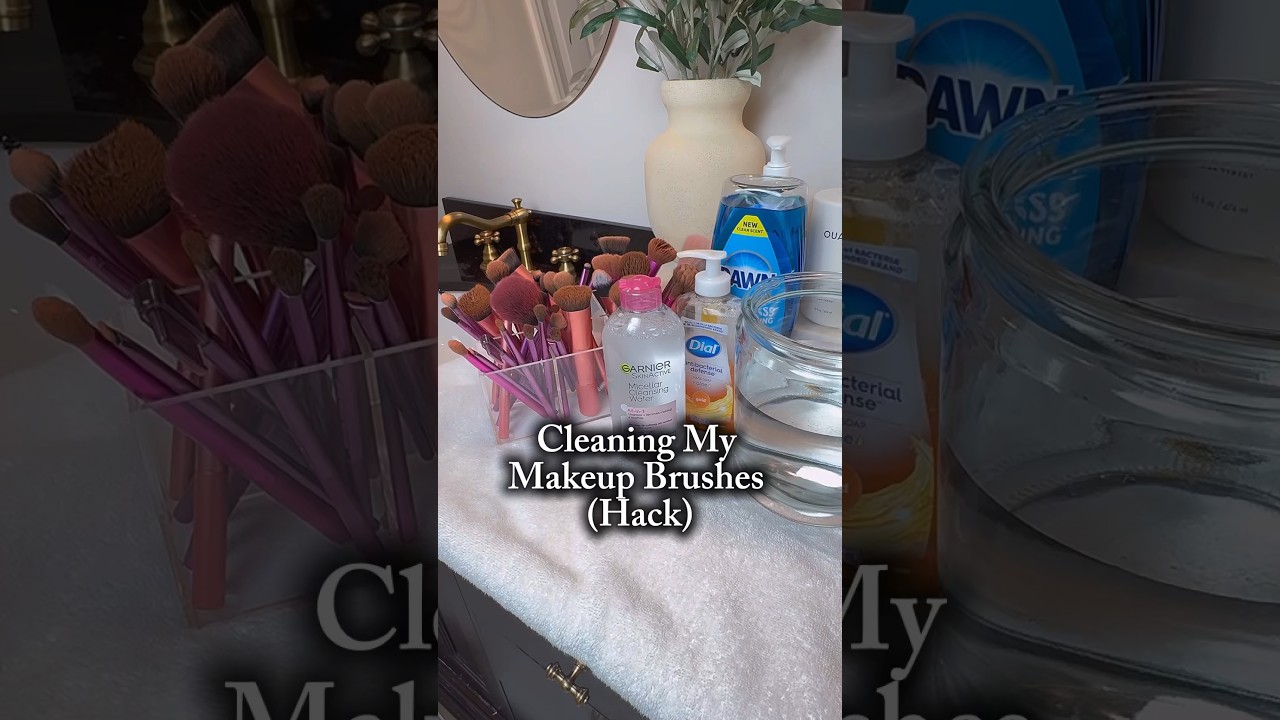 Cleaning My Makeup Brushes | HACK #cleaning #cleantok #cleaningmakeupbrushes #asmr #cleaningasmr