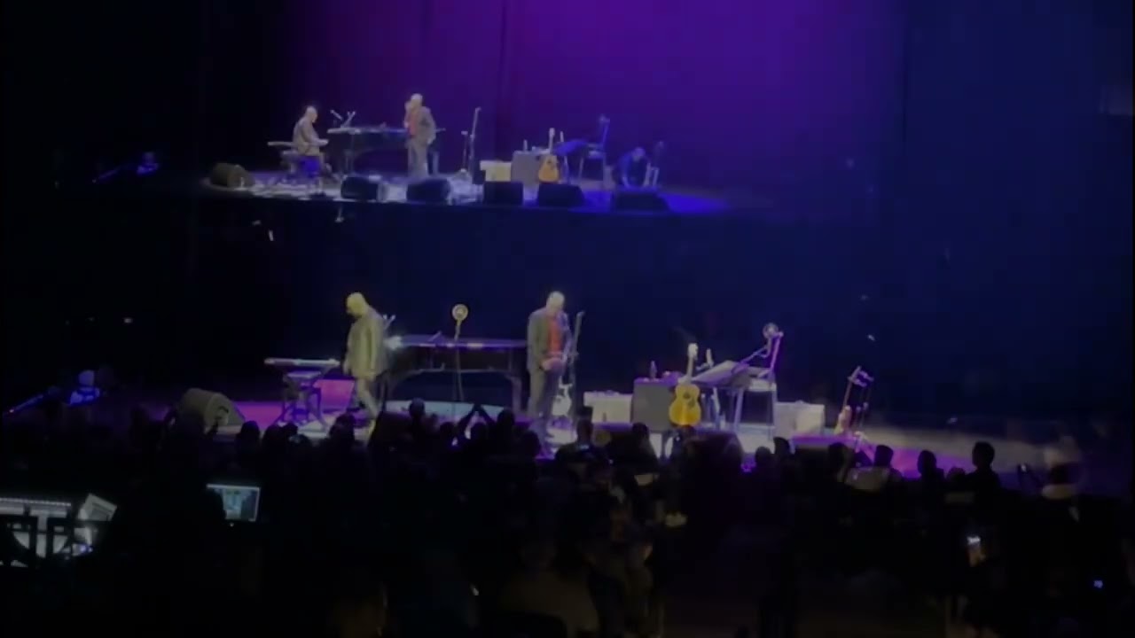 Elvis Costello @ Verti Music Hall