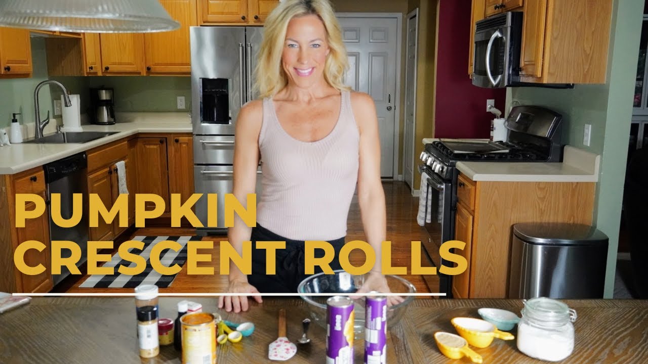 HOW TO MAKE PUMPKIN CRESCENT ROLLS | THE BEST FALL PUMPKIN DESSERT