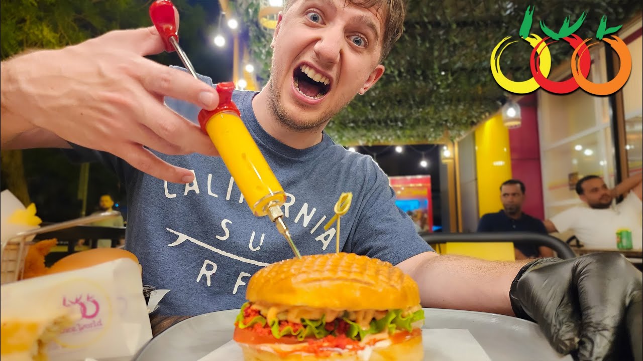 Friendly Kerala Man Gives Us Free Juice World Feast! (Saudi Broasted Chicken) 🇦🇪🇸🇦