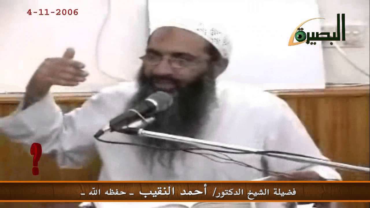 ما حكم تعليم الرجل أحكام التجويد للنساء؟