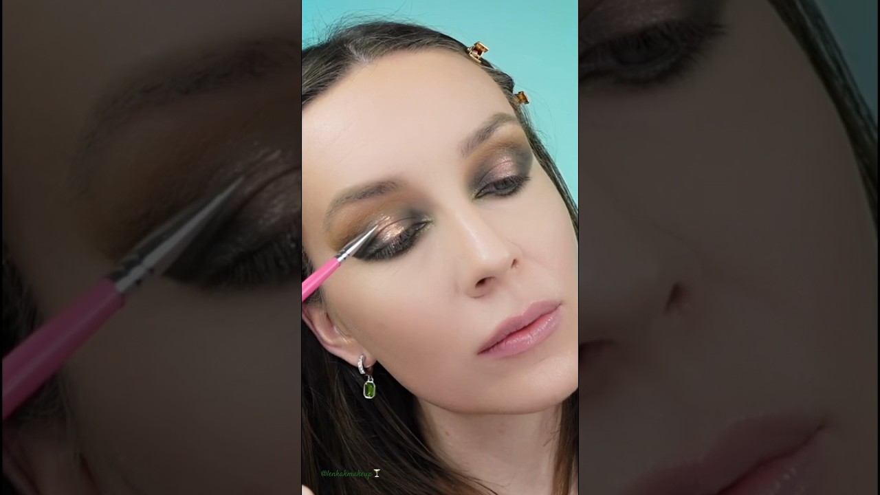 🍸Martini Makeup 💄 #youtubeshorts #makeupshorts #martinimakeup #makeuptrends #shorts