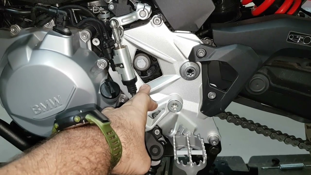 INSTALAÇÃO DO CAVALETE CENTRAL COYOTE BMW GS850 ADVENTURE
