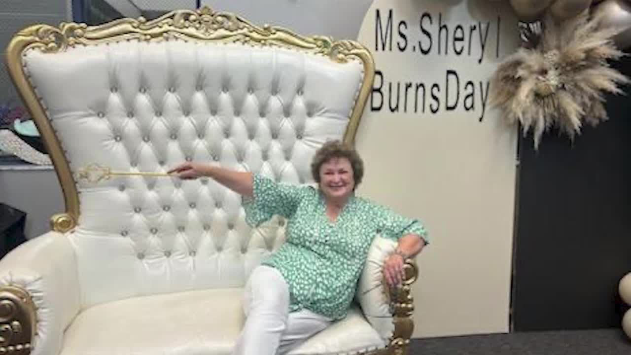 Venice Elementary School receptionist gets sparkling sendoff