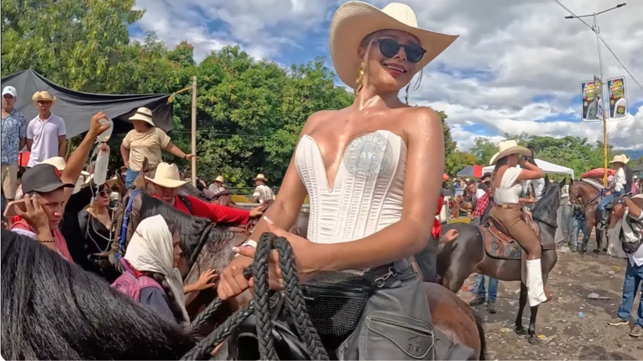 🐎 The  Ride of the Beautiful Ladies 🇨🇴😍 COLOMBIA [ Culturas 4K ]