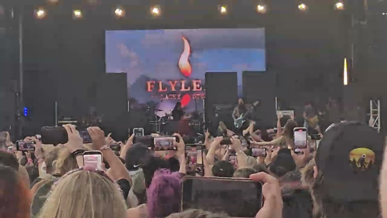 Flyleaf w/ Lacey Sturm - I'm So Sick 