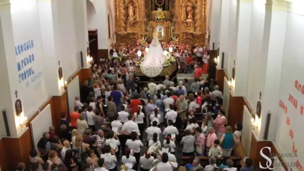 La Virgen de la Salud de Tejares ,entrando en su iglesía