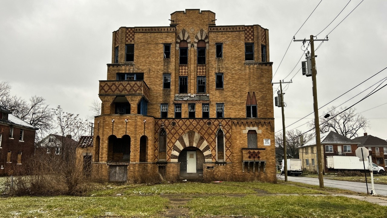 The Laredo, Art Deco Apt. in Detroit