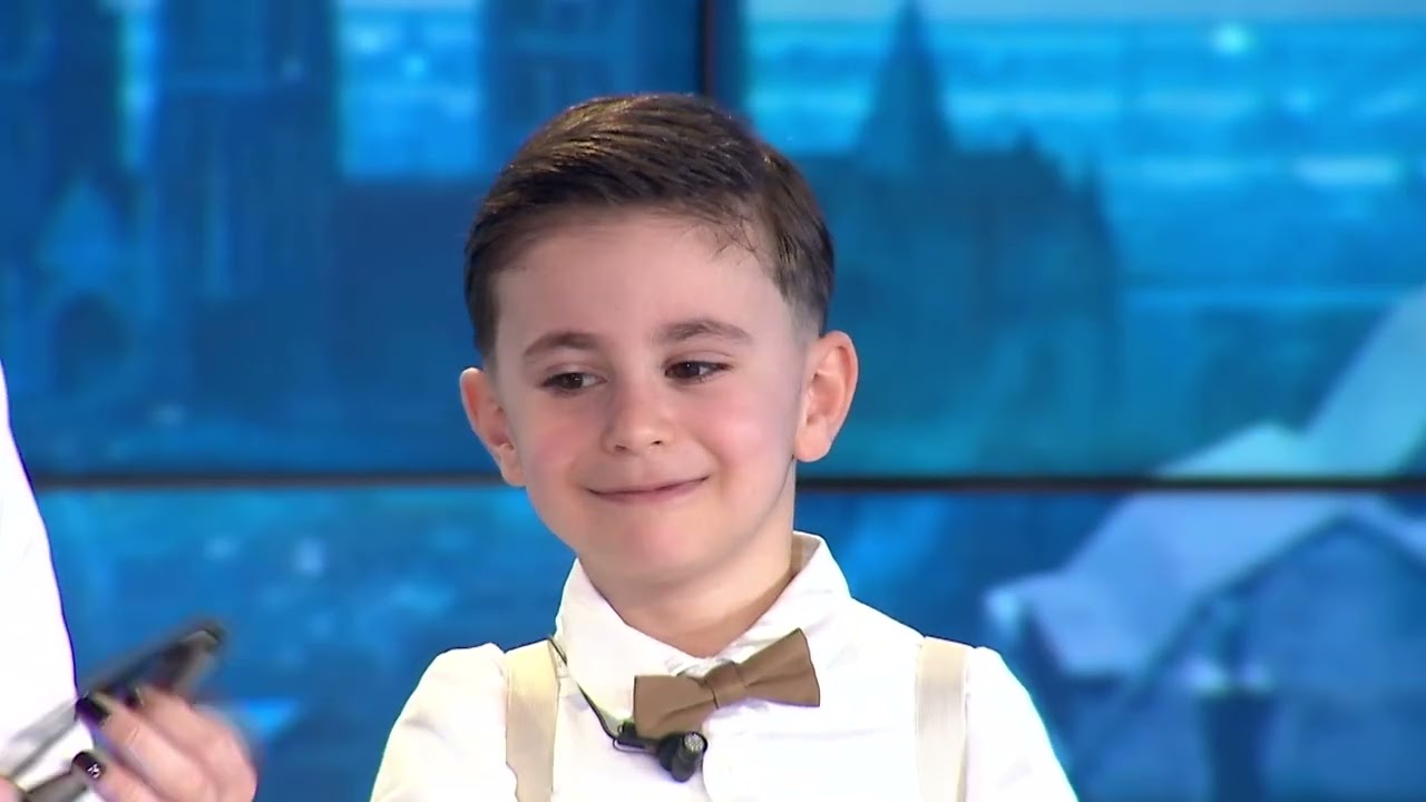 Saimir Kodra k&euml;ndon me f&euml;mij&euml;t, batuta e Gent Zenelaj shkakton t&euml; qeshura