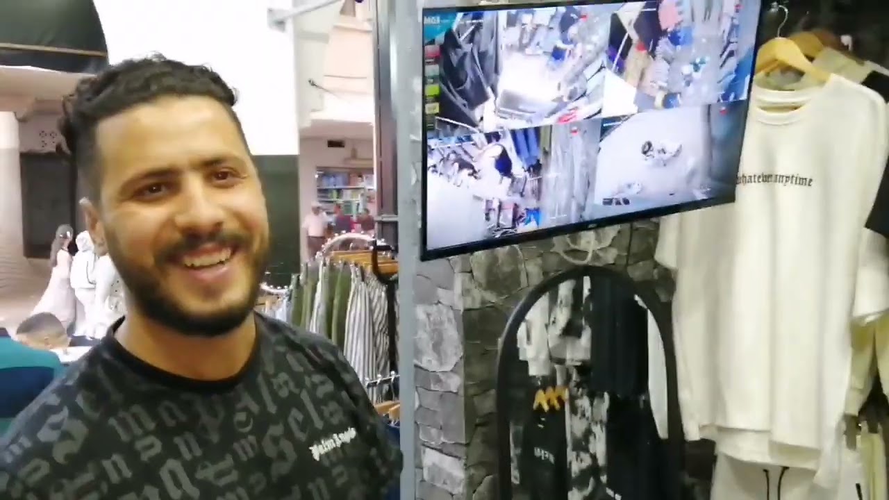 الهمزه في محل الملابس Friend's store في ديور لامان الحي المحمدي 👍