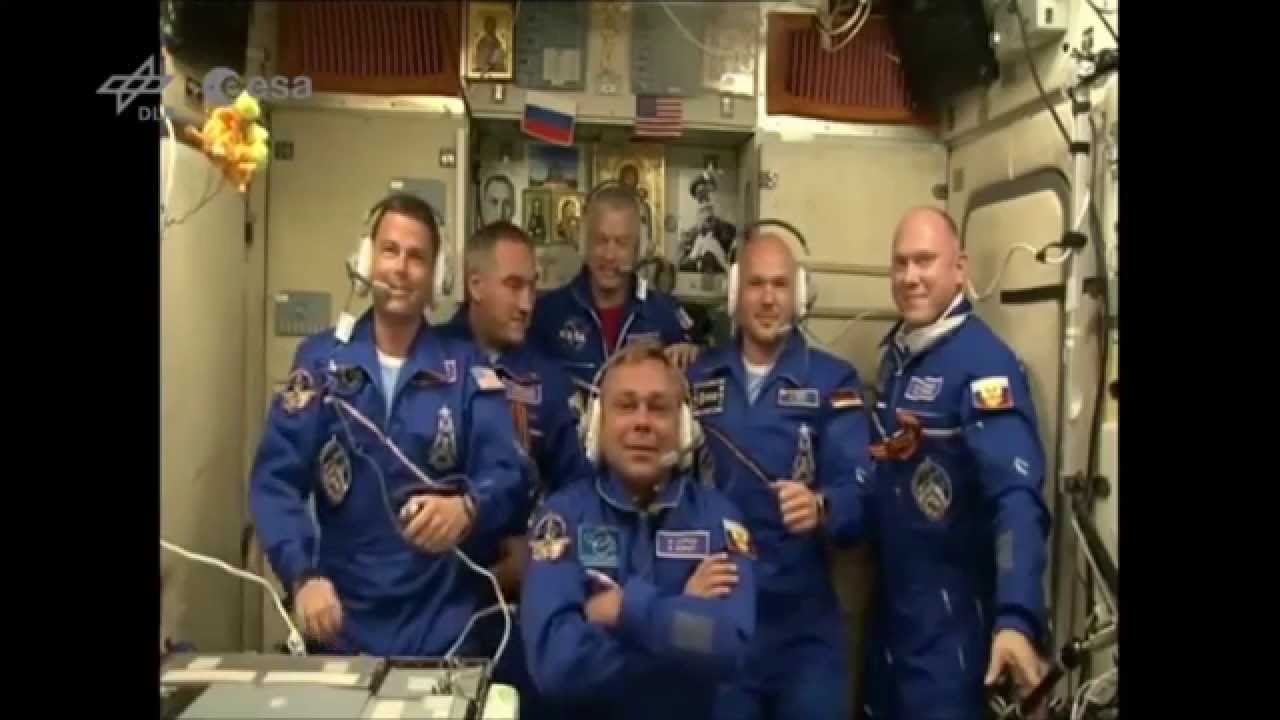 Alexander Gerst - die Verbindungstür zur ISS öffnet sich