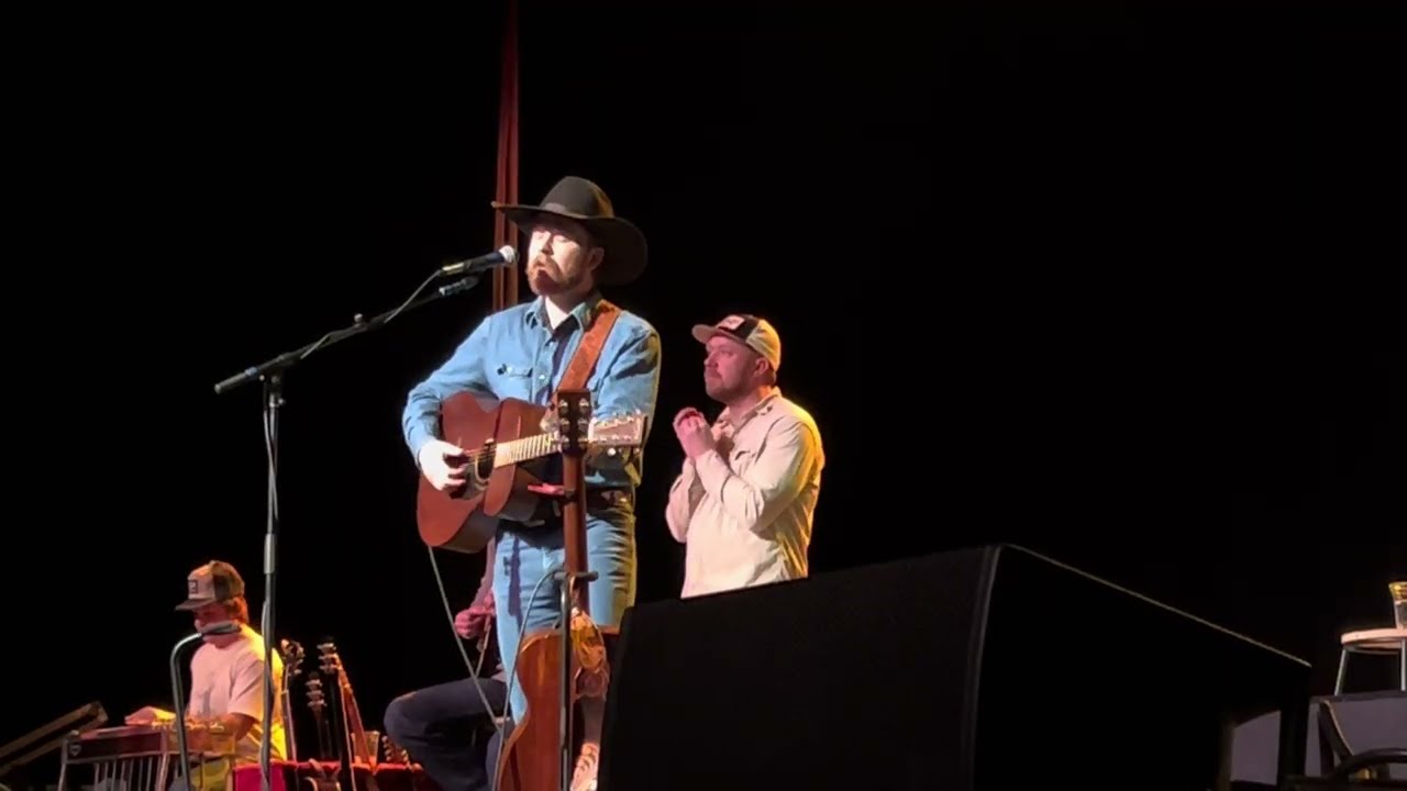 Colter Wall singing “Cowpoke” in Albuquerque 