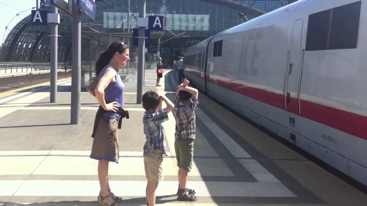 ICE 2 in Berlin Hbf nach Düsseldorf und Köln