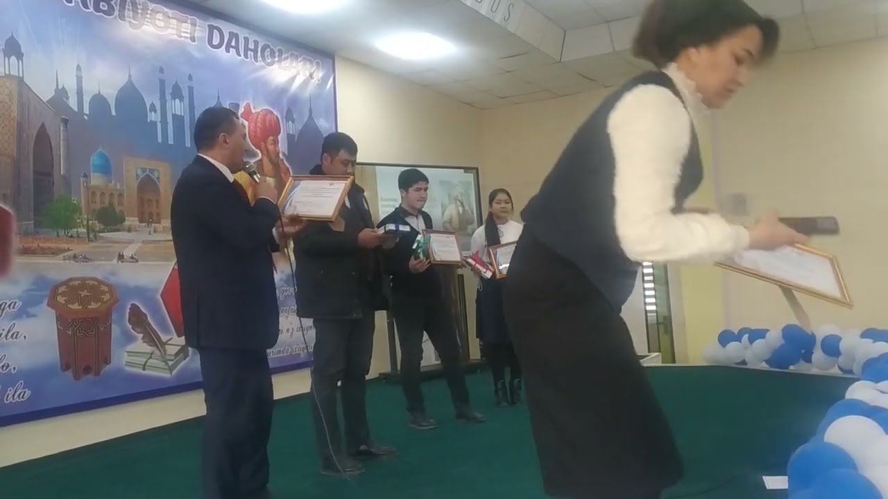 Taqdirlash marosimidan lavha