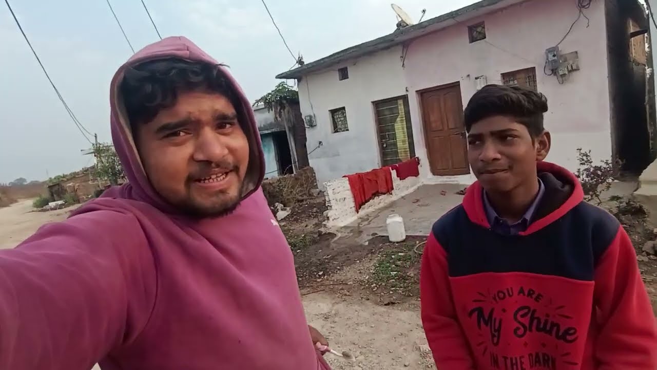 Ham lagon leke Gaye moholle ki 😊