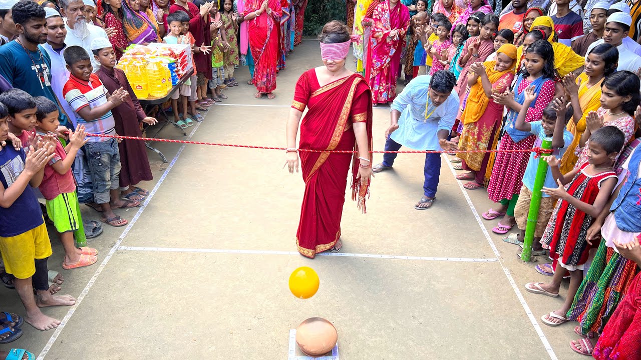 একপাক ঘুড়ে চোখ বেঁধে মাটির পাতিল ভাঙার চ্যালেঞ্জ, অসম্ভবকে সম্ভব করতে কে পারবে শেষ পর্যন্ত দেখুন !