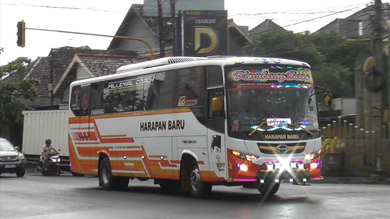 SIMPANG 4 JEPUN TULUNGAGUNG: BUS REGULER SORE PASCAHUJAN 