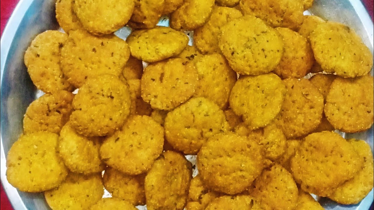 मैदा और सूजी से बनाएं खस्ता मठरी बाजार जैसी घर पर  आसान तारिके से #Holi special #mathri recipe