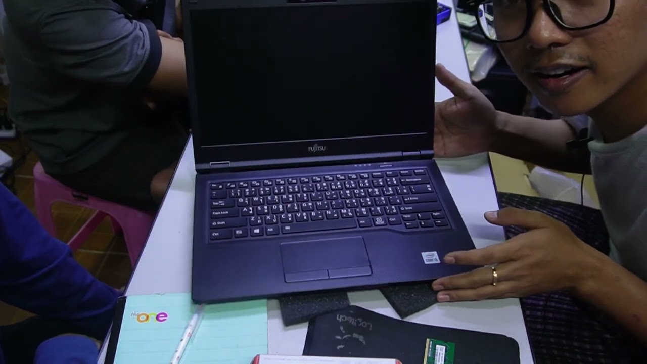 FUJITSU Laptop Unboxing & RAM upgrade