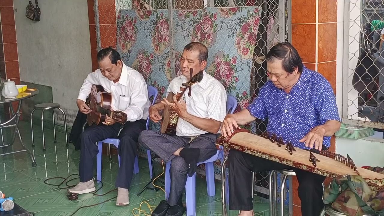 ĐCTT Bình bán lớp 2,3 Minh nhựt ghitar ,văn tuấn : kìm ,hoàng Tiền : tranh
