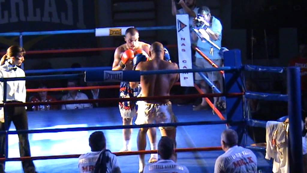 Nikos Kelekis VS Hahamidis Leuteris (Apocalypse IV Kickboxing)
