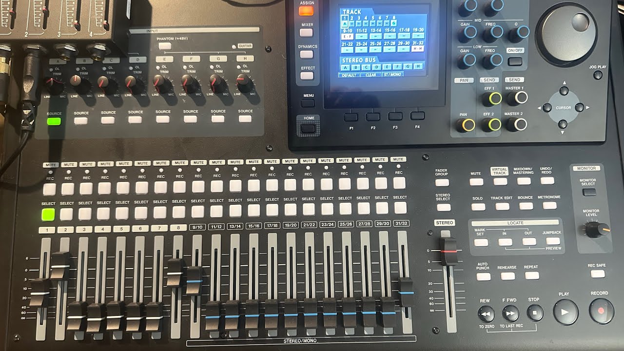 Моя домашняя аппаратура с многоканальным рекордером Tascam DP-32SD. Инструменты бас-гитариста…