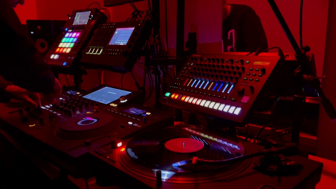 Keep on, a Dawless Funky House Jam made with Akai MPC Live II, Pioneer Djs 1000, Roland Tr-8s