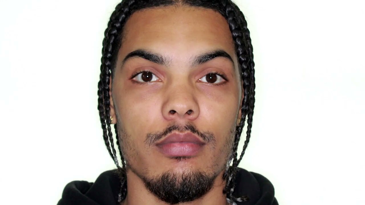 Taking passport photos with the RING LED FLASH