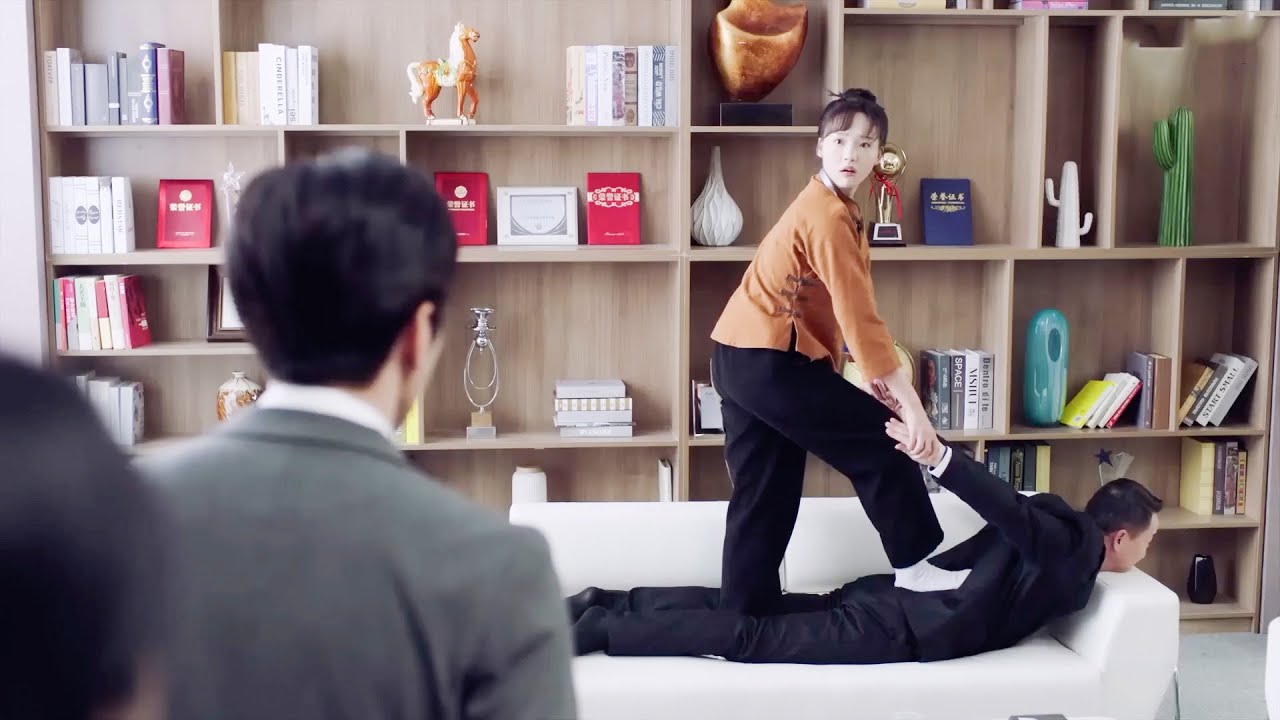 เด็กสาวดูอ่อนแอกลับเป็นหมอเทพ รักษาประธานได้ในครั้งเดียวจนซีอีโอหลงรัก