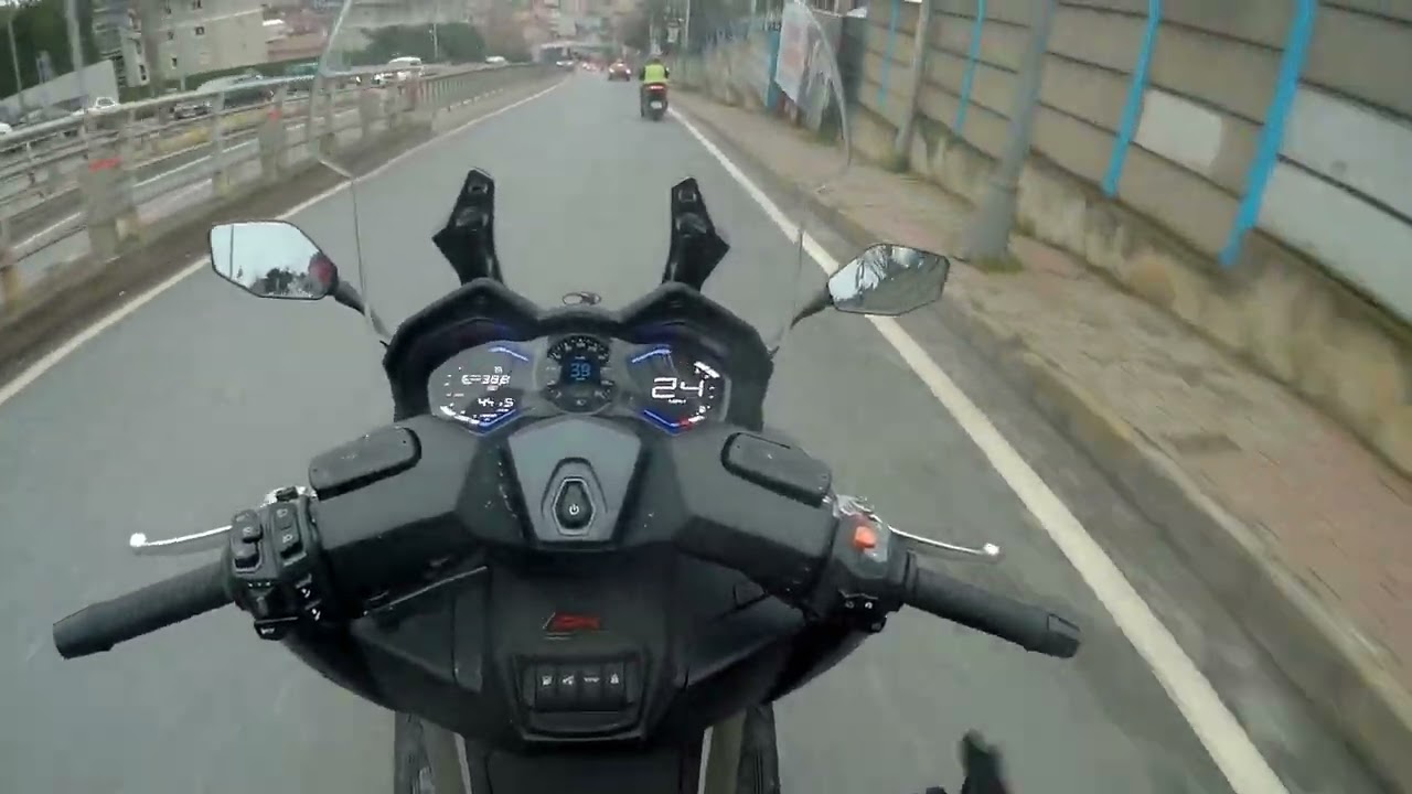 FUARA GİDEMEDİK AMA PİAGGİO MP3 530 VE KYMCO AK550 SÜRDÜK