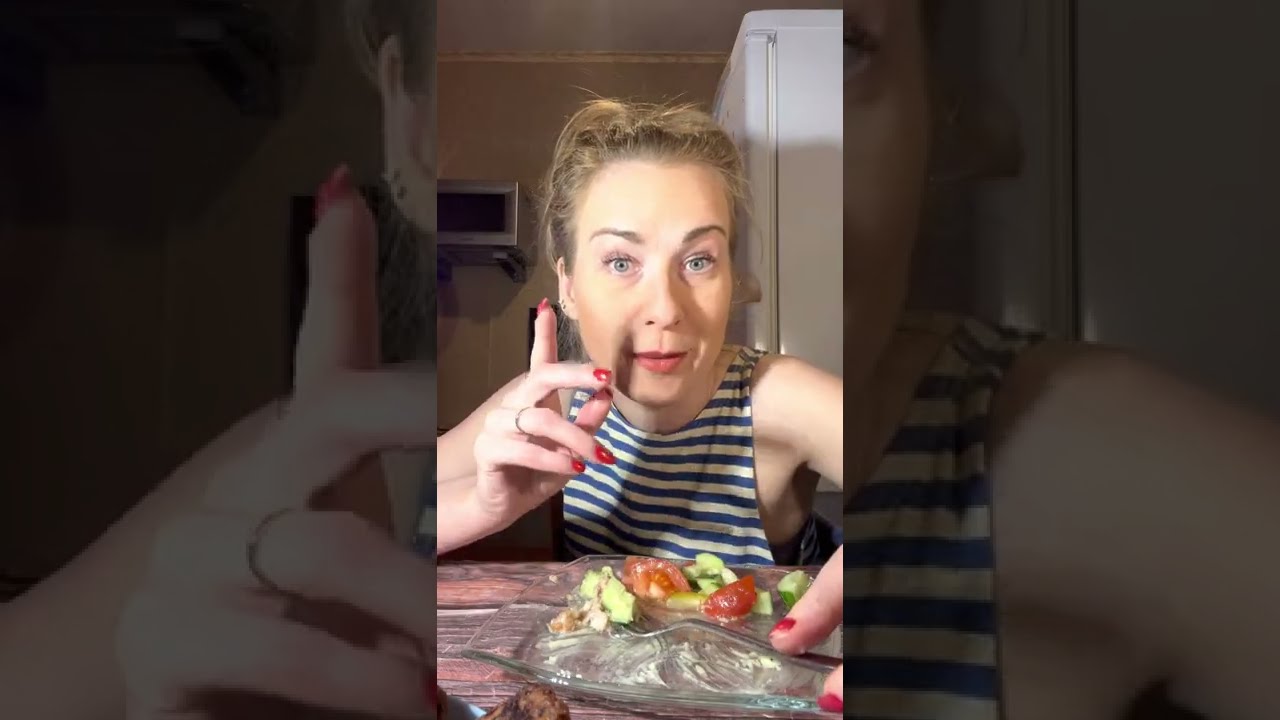 Мукбанг: пюрешка с котлеткой 😂❤️ ем и пою ❤️