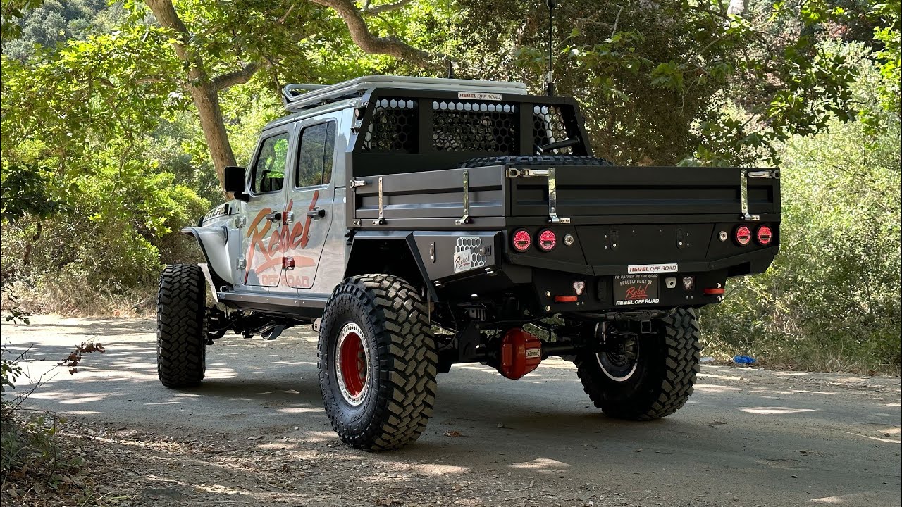 Раскройте весь потенциал вашего Jeep Gladiator с нашей новой системой Flatbed Tray System!