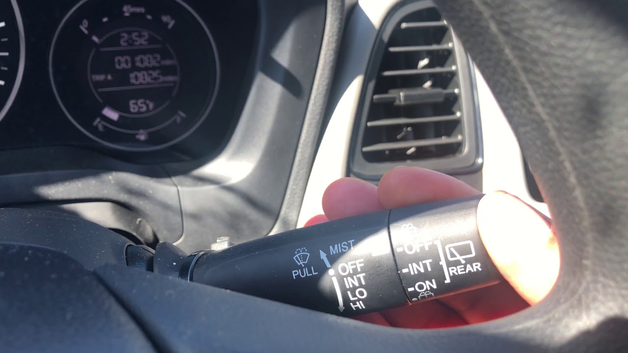 Honda HR-V &ndash; How to wash Windshield and Rear Window