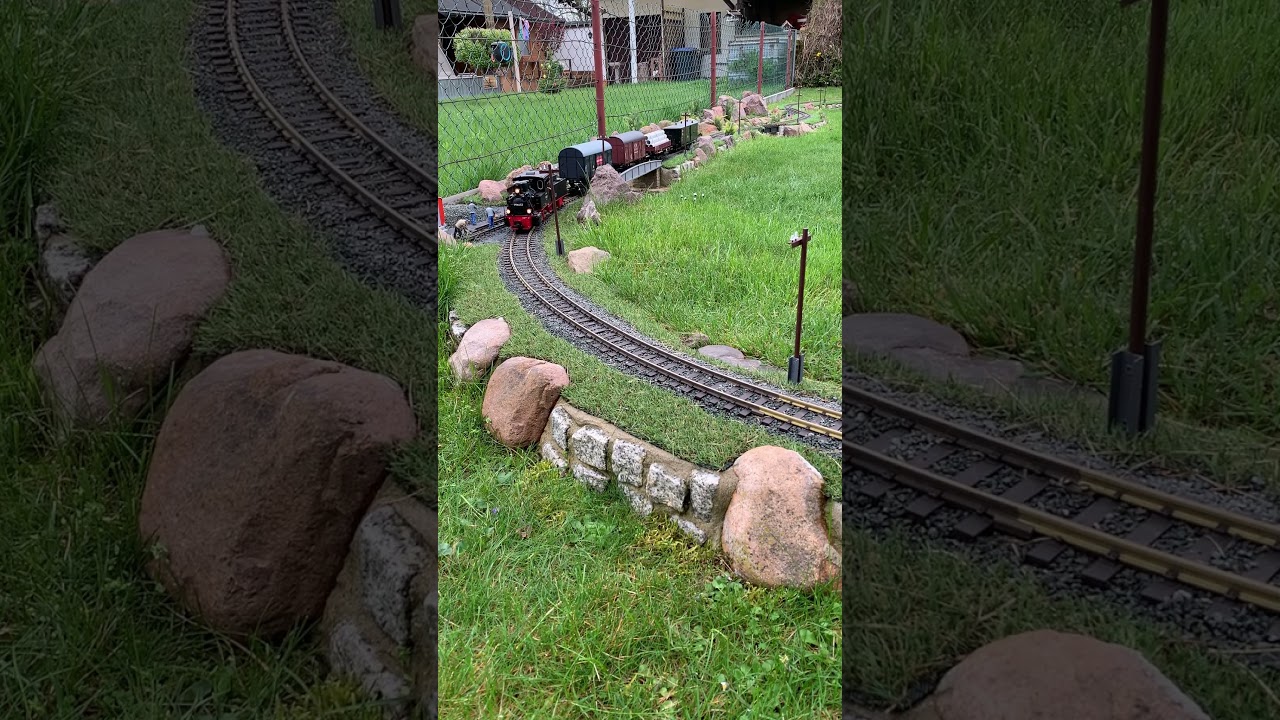 Heeresfeldbahnlok 99 4652 mit Rollwagenzug.