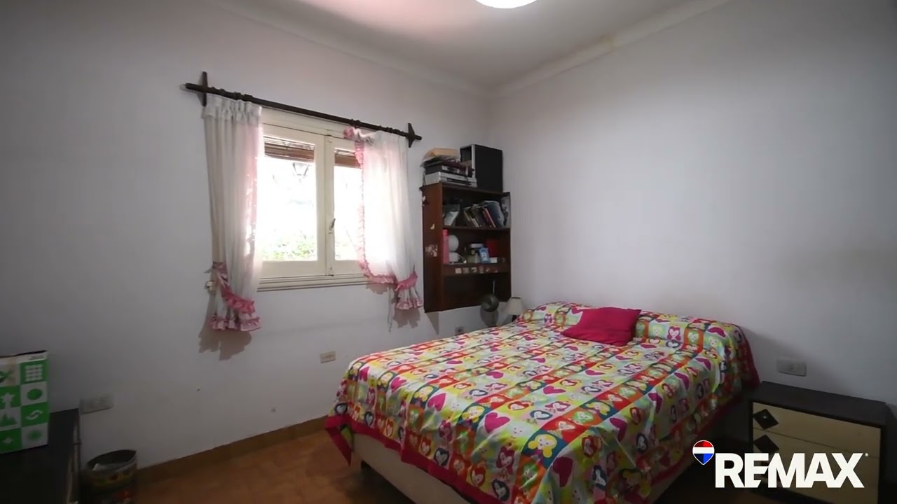 CASA 4 AMB, CON JARDIN, QUINCHO Y PILETA EN CASTELAR
