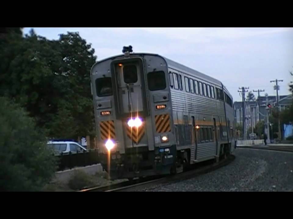 Horn Battle! ACE #3 meets Amtrak #524, F40PH-3C #3105, Cabcar #8306©