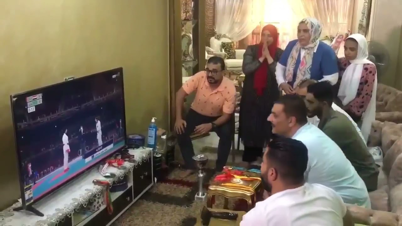 هكذا تابعت أسرة فريال أشرف مباراة الذهب ،، من داخل منزل بطلة الكاراتيه 🇪🇬🇪🇬 فرحة ودموع