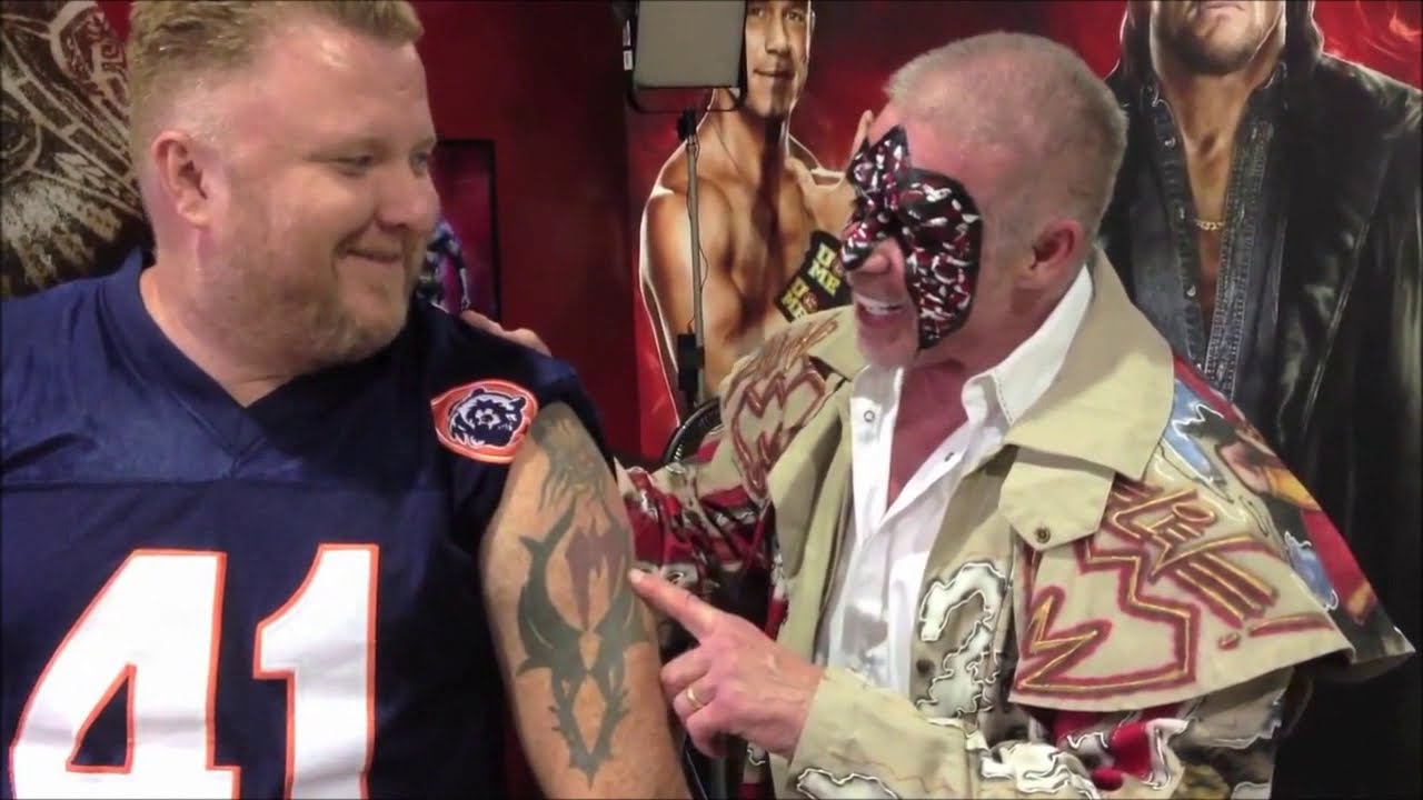 WWE 2K14 Ultimate Warrior Signing at GameStop 2013 Expo - Teaser
