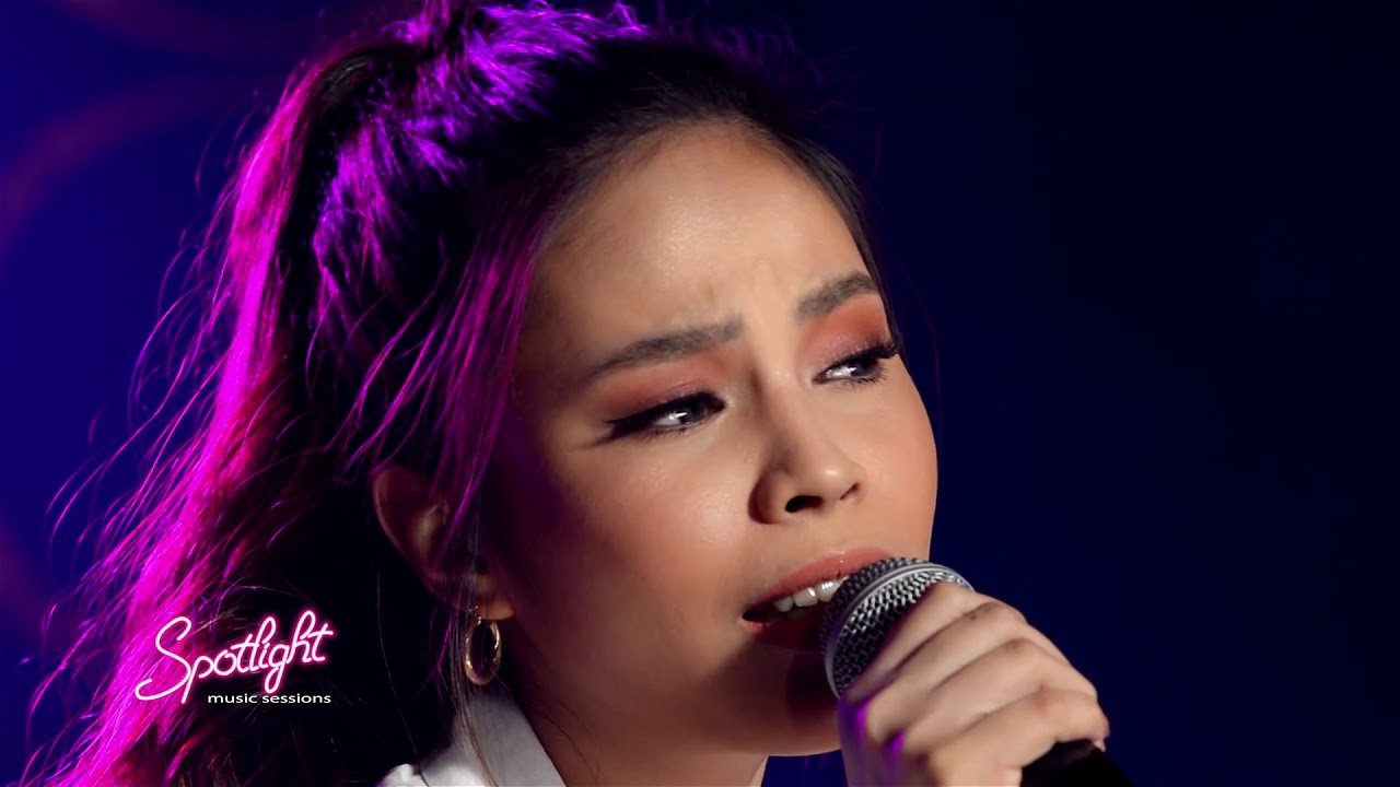Hannah Precillas performs 