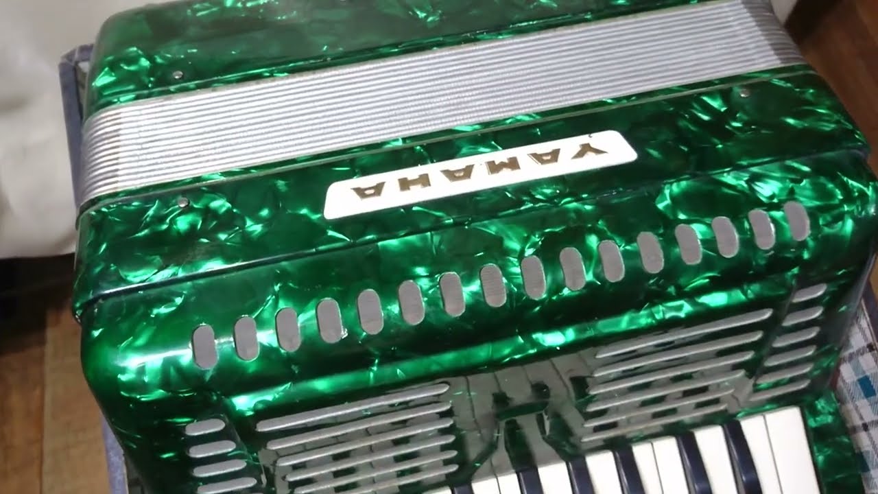 Vintage 32 keys Yamaha Accordion Japan