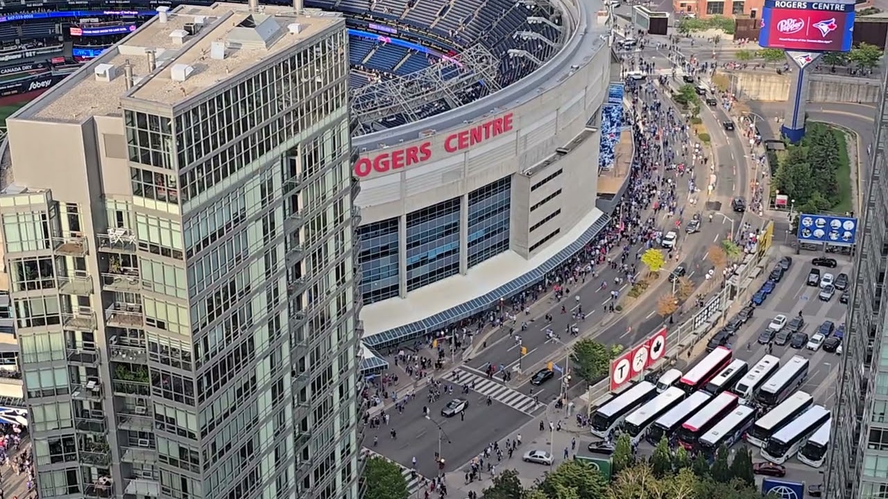 Toronto Blue Jays Fans Flood the Streets After Post Game Win!!!