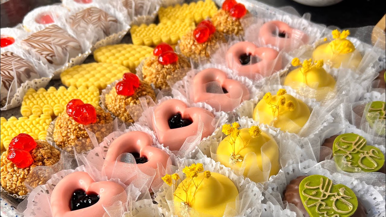 جيبي علبة مارغرين تاع 250غ وارواحي نديرو تشكيلة حلويات العيداكثر من 65 حبة بأذواق اشكال حشوات مختلفة